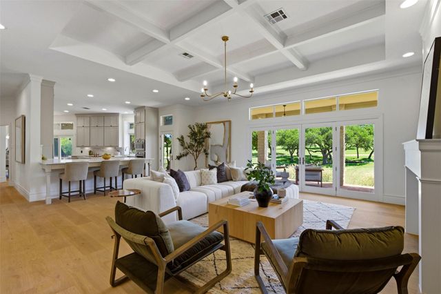 48 Tiburon DR, The Hills, TX 78738