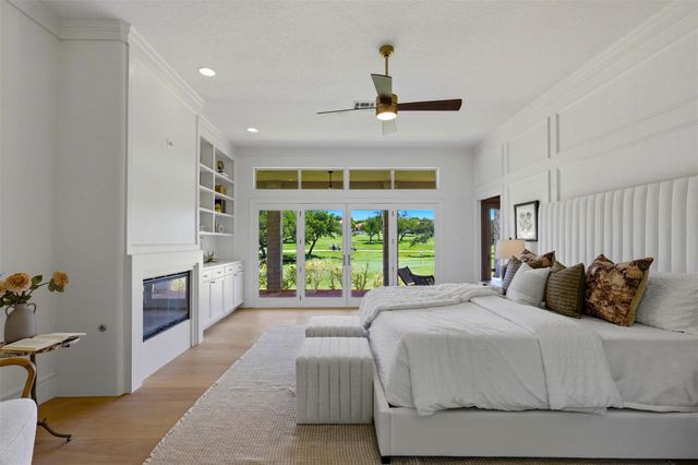 48 Tiburon DR, The Hills, TX 78738