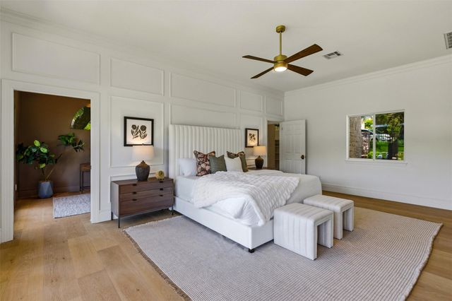 48 Tiburon DR, The Hills, TX 78738