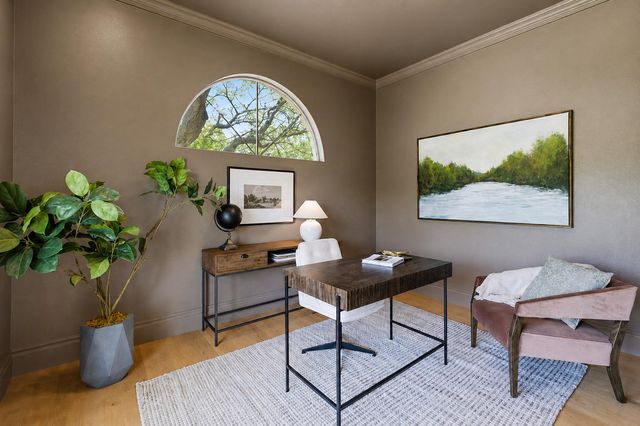 48 Tiburon DR, The Hills, TX 78738