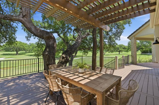 48 Tiburon DR, The Hills, TX 78738
