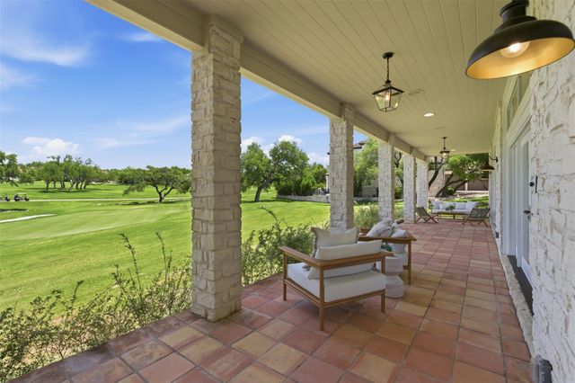 48 Tiburon DR, The Hills, TX 78738