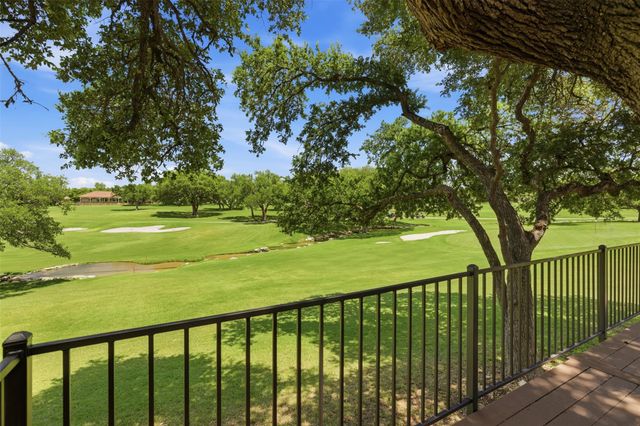48 Tiburon DR, The Hills, TX 78738