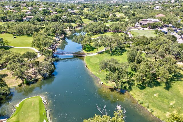 48 Tiburon DR, The Hills, TX 78738