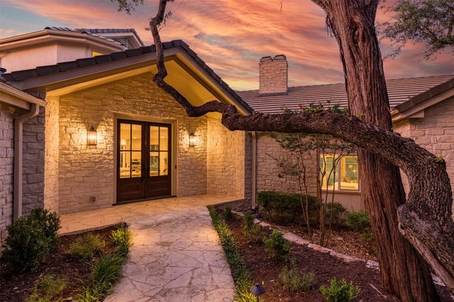 48 Tiburon DR, The Hills, TX 78738