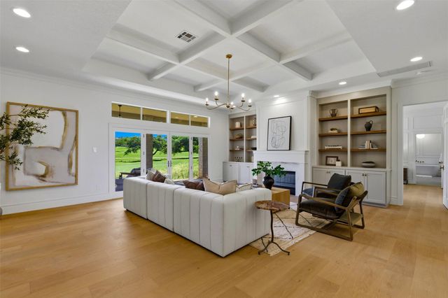 48 Tiburon DR, The Hills, TX 78738