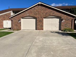 29077 Tiffany Drive W, Southfield City, MI 48034