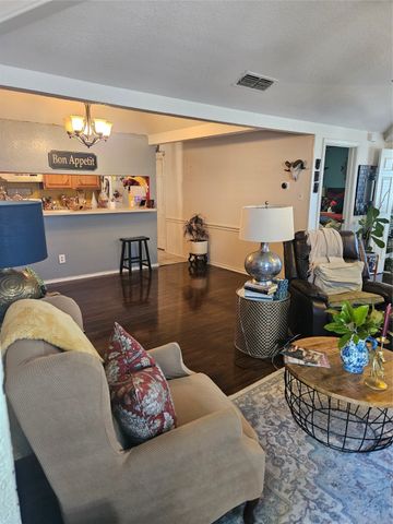 107 Larchbrook Drive, Desoto, TX 75115