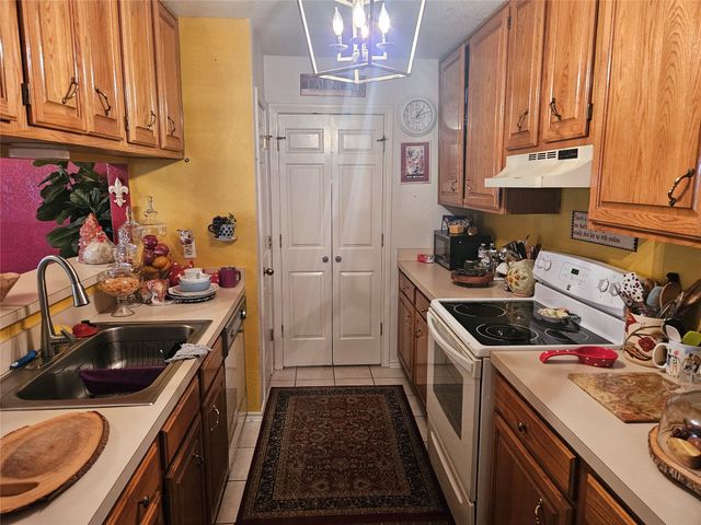 107 Larchbrook Drive, Desoto, TX 75115