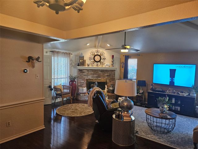 107 Larchbrook Drive, Desoto, TX 75115