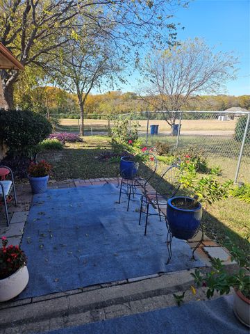 107 Larchbrook Drive, Desoto, TX 75115