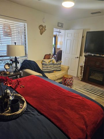 107 Larchbrook Drive, Desoto, TX 75115