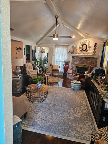 107 Larchbrook Drive, Desoto, TX 75115