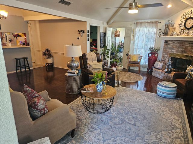 107 Larchbrook Drive, Desoto, TX 75115