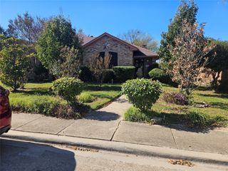 107 Larchbrook Drive, Desoto, TX 75115