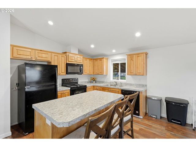 626 Sw PHILADELPHIA Way 176, Beaverton, OR 97006