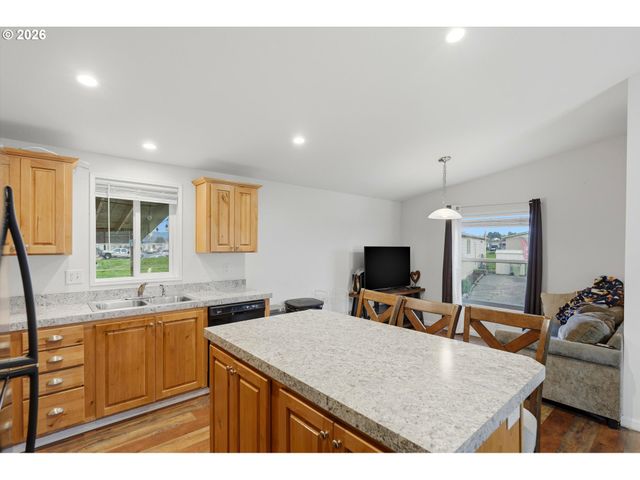 626 Sw PHILADELPHIA Way 176, Beaverton, OR 97006