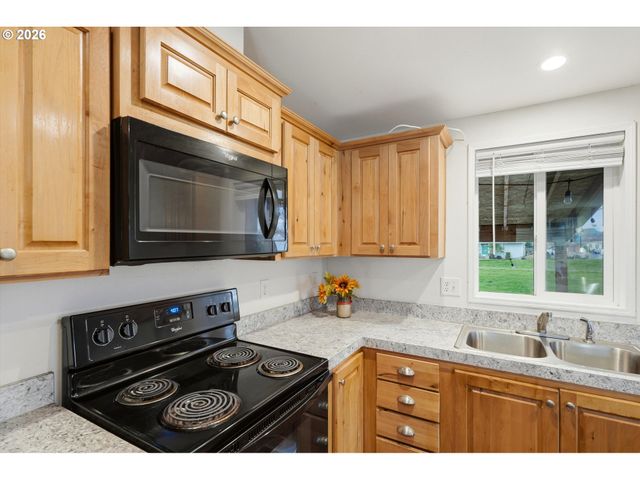 626 Sw PHILADELPHIA Way 176, Beaverton, OR 97006