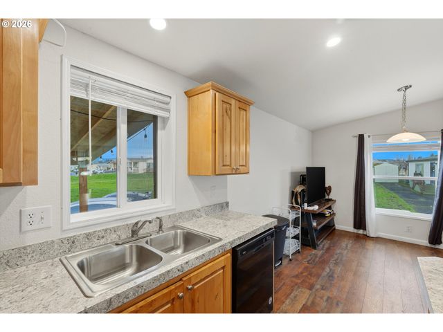 626 Sw PHILADELPHIA Way 176, Beaverton, OR 97006