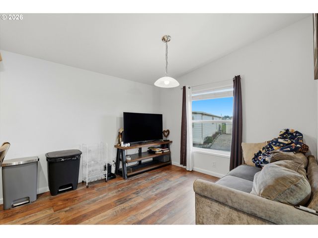 626 Sw PHILADELPHIA Way 176, Beaverton, OR 97006