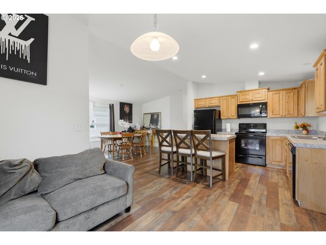 626 Sw PHILADELPHIA Way 176, Beaverton, OR 97006