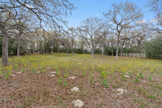 124 Kingwood DR, Elgin, TX 78621