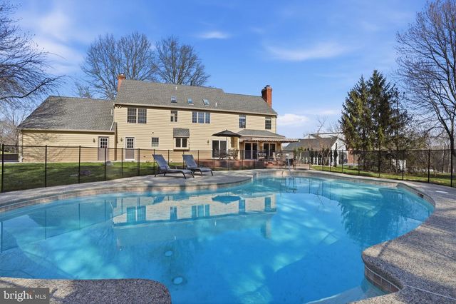 2840 W FOX CHASE CIR, Doylestown, PA 18902