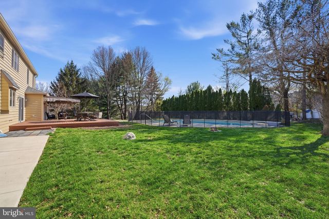 2840 W FOX CHASE CIR, Doylestown, PA 18902