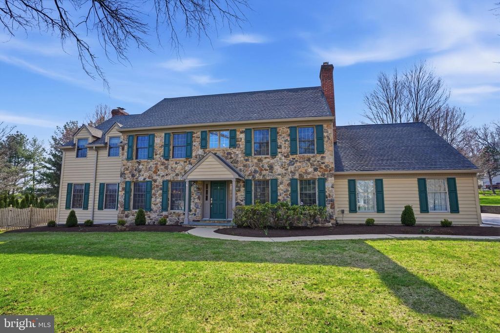 2840 W FOX CHASE CIR, Doylestown, PA 18902