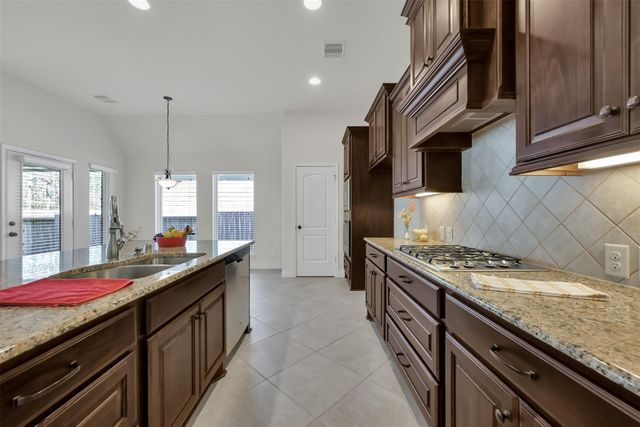 150 N Greatwood Glen Place, Montgomery, TX 77316