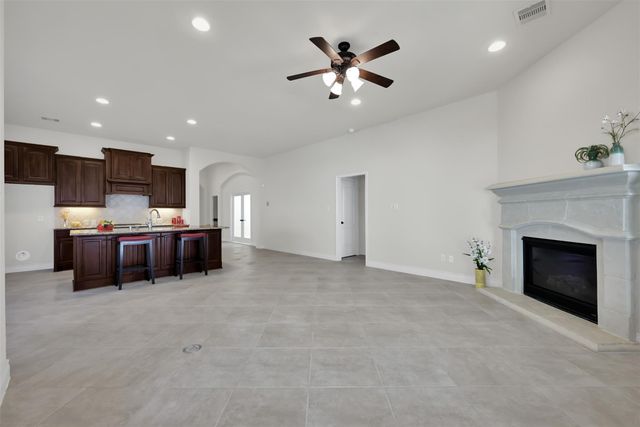 150 N Greatwood Glen Place, Montgomery, TX 77316