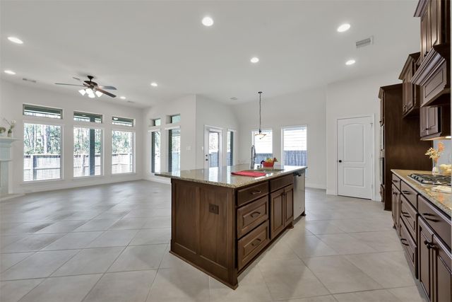 150 N Greatwood Glen Place, Montgomery, TX 77316