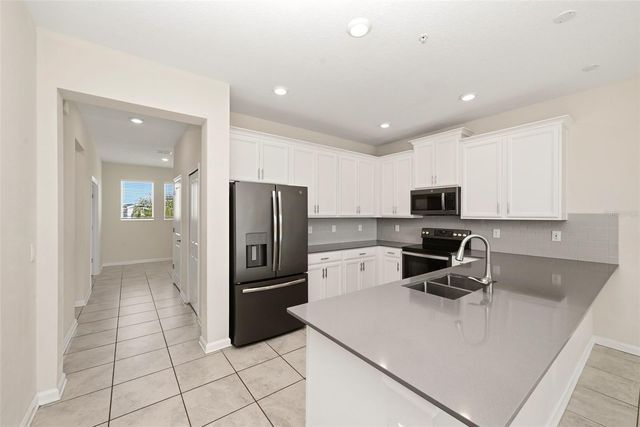877 OCEAN COURSE AVENUE 877, Davenport, FL 33896