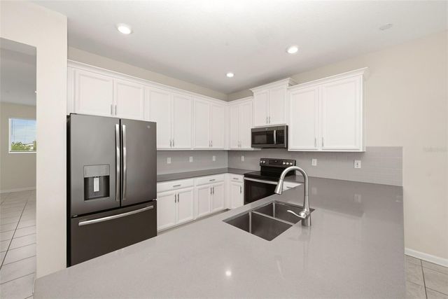 877 OCEAN COURSE AVENUE 877, Davenport, FL 33896