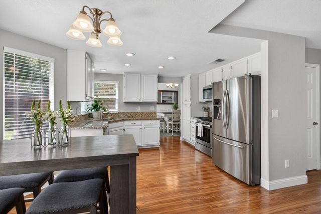 2218 Longview Dr, Roseville, CA 95747