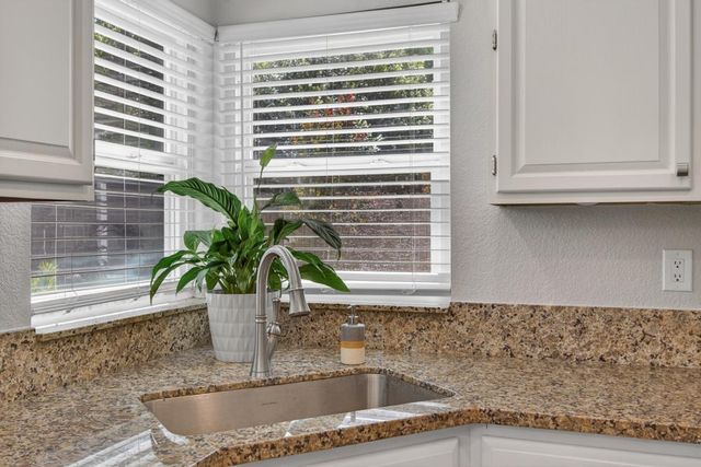 2218 Longview Dr, Roseville, CA 95747