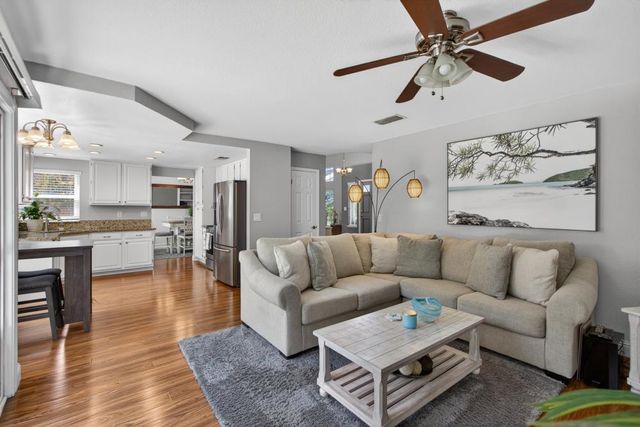 2218 Longview Dr, Roseville, CA 95747
