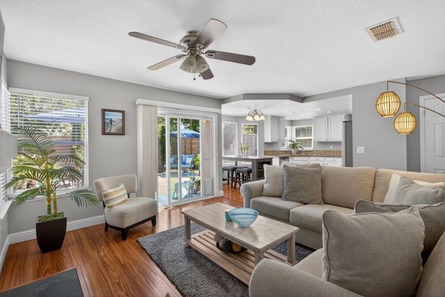 2218 Longview Dr, Roseville, CA 95747