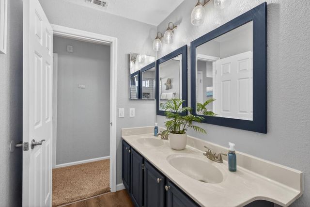 2218 Longview Dr, Roseville, CA 95747