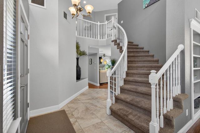 2218 Longview Dr, Roseville, CA 95747