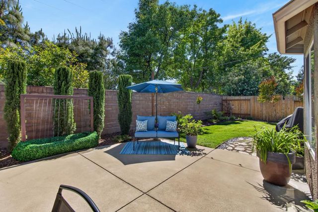2218 Longview Dr, Roseville, CA 95747