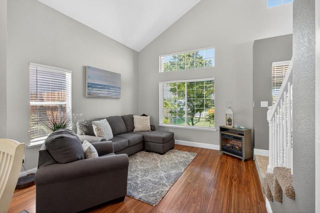 2218 Longview Dr, Roseville, CA 95747