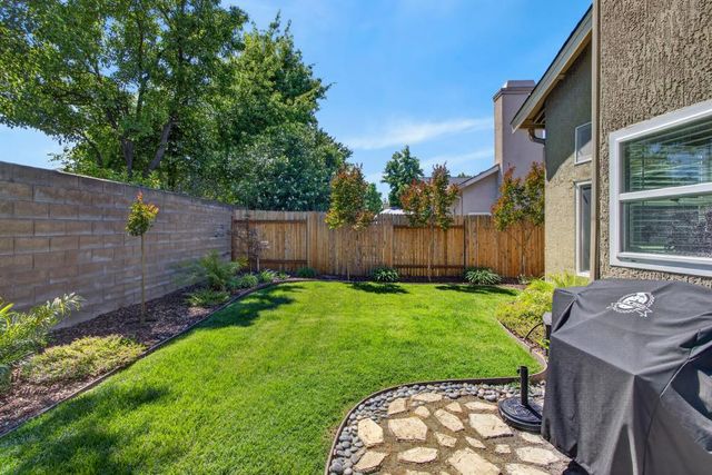 2218 Longview Dr, Roseville, CA 95747