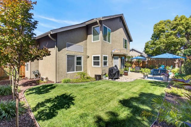 2218 Longview Dr, Roseville, CA 95747
