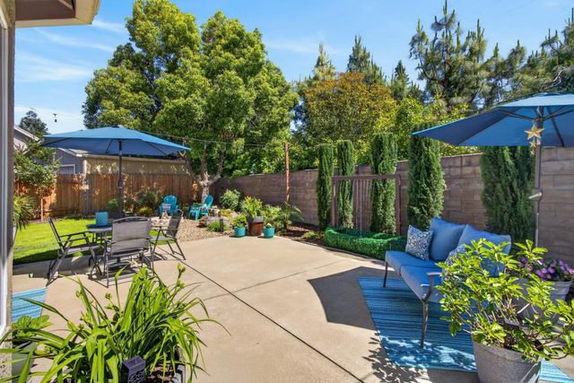 2218 Longview Dr, Roseville, CA 95747