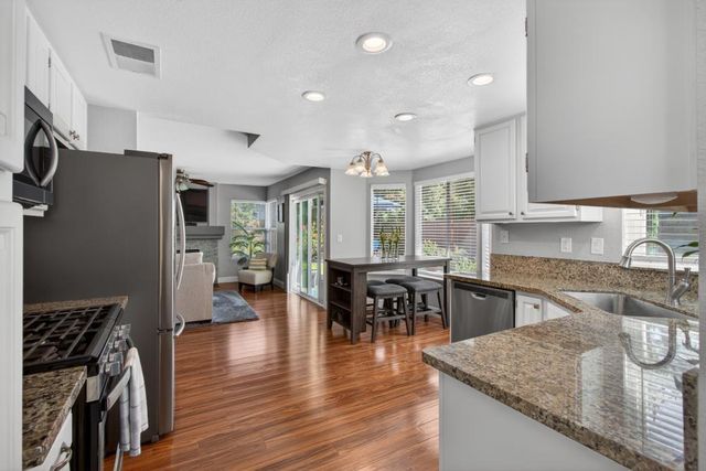 2218 Longview Dr, Roseville, CA 95747
