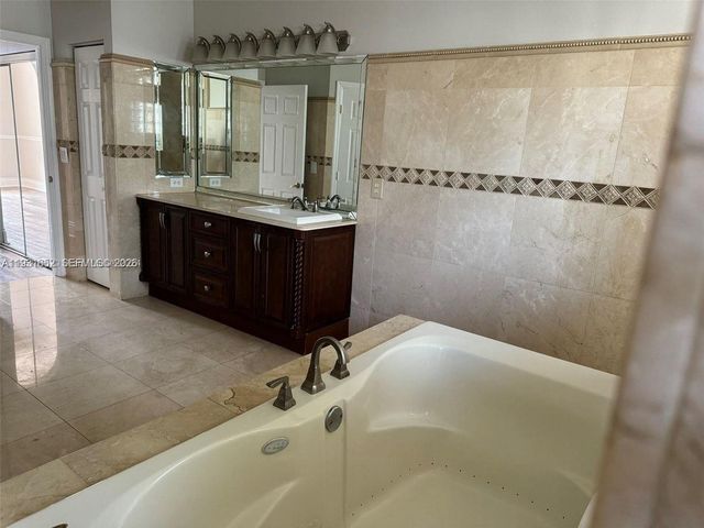 1302 NW 139th Ave, Pembroke Pines, FL 33028