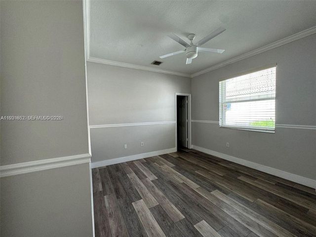 1302 NW 139th Ave, Pembroke Pines, FL 33028