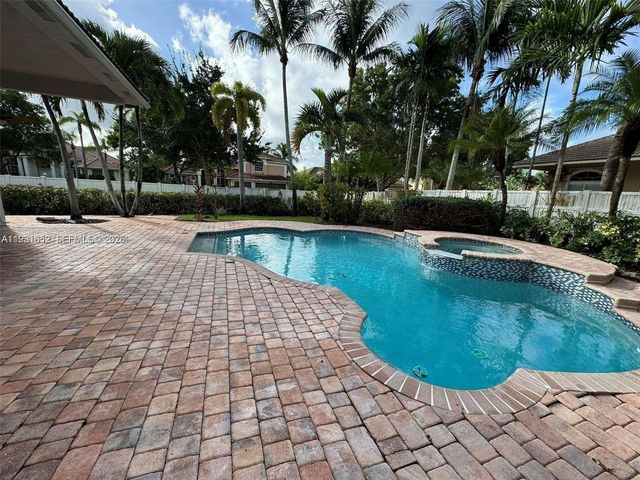 1302 NW 139th Ave, Pembroke Pines, FL 33028