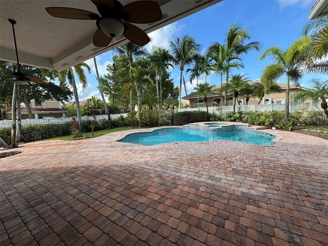 1302 NW 139th Ave, Pembroke Pines, FL 33028